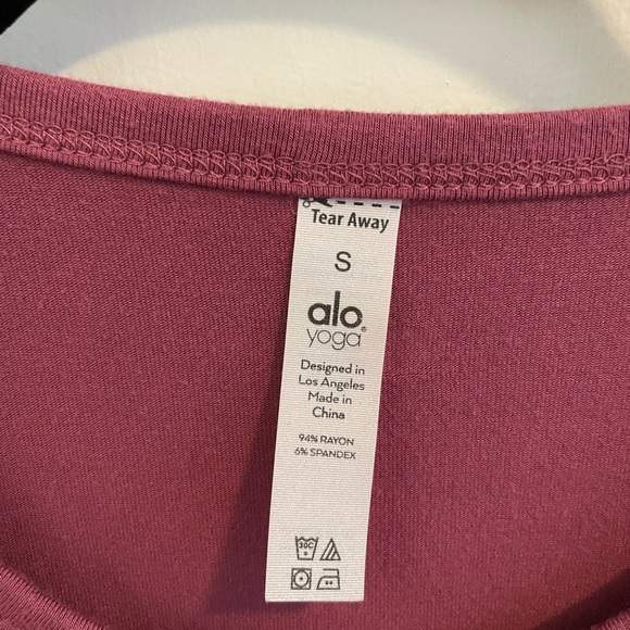 Alo Crop Top - Picture 2 of 4